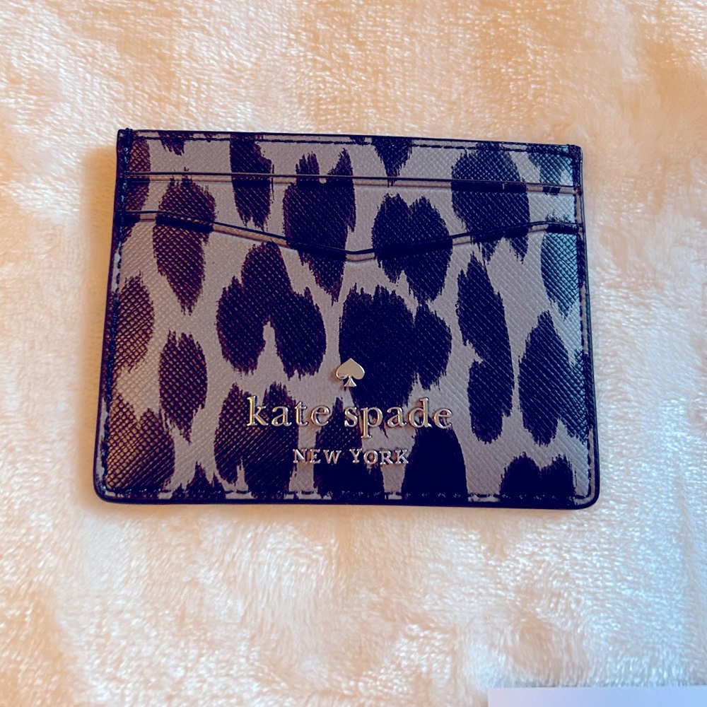 NWT Kate Spade KF153 Staci slim card holder in grey & black animal print 🩶🖤